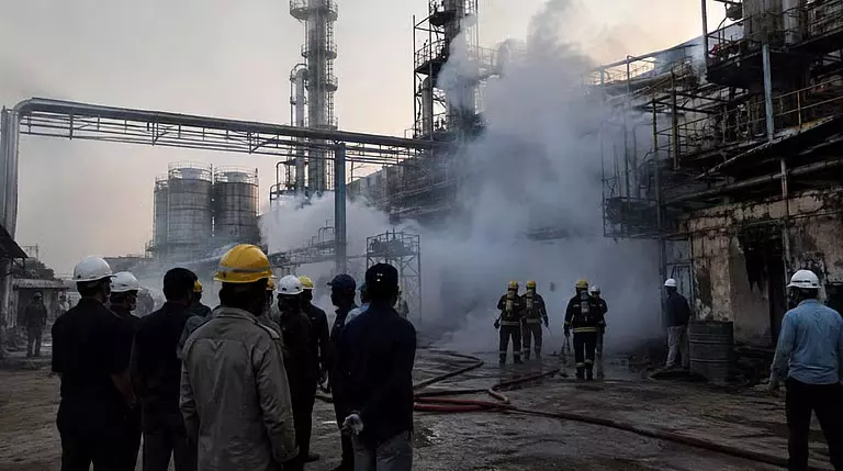 यादगीर के कदेचुर औद्योगिक क्षेत्र में गैस लीक से हादसा यादगीर के कदेचुर औद्योगिक क्षेत्र में गैस लीक से हादसा