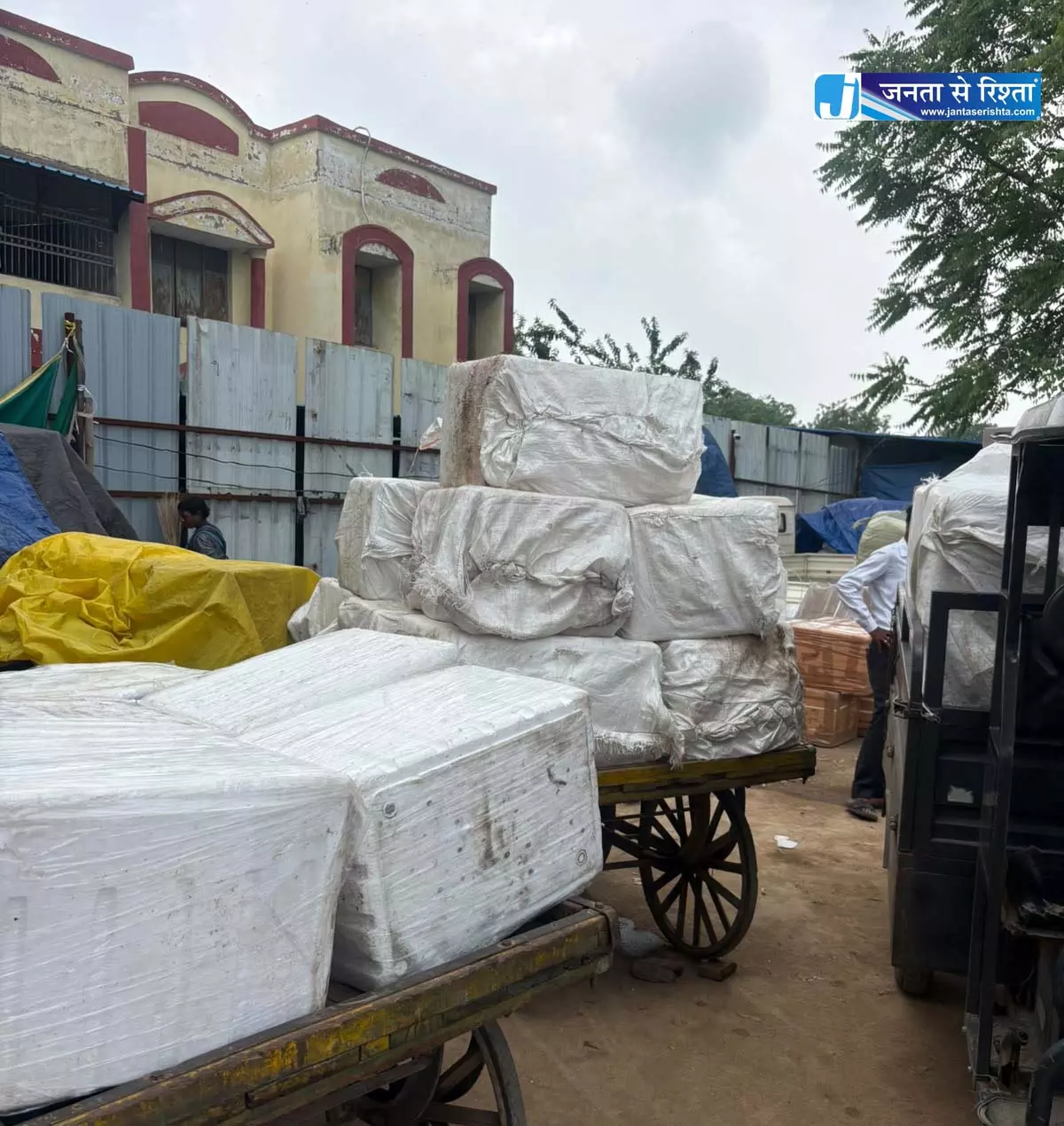 रेलवे पार्सल गोदाम से 5 क्विंटल पनीर जब्त रेलवे पार्सल गोदाम से 5 क्विंटल पनीर जब्त