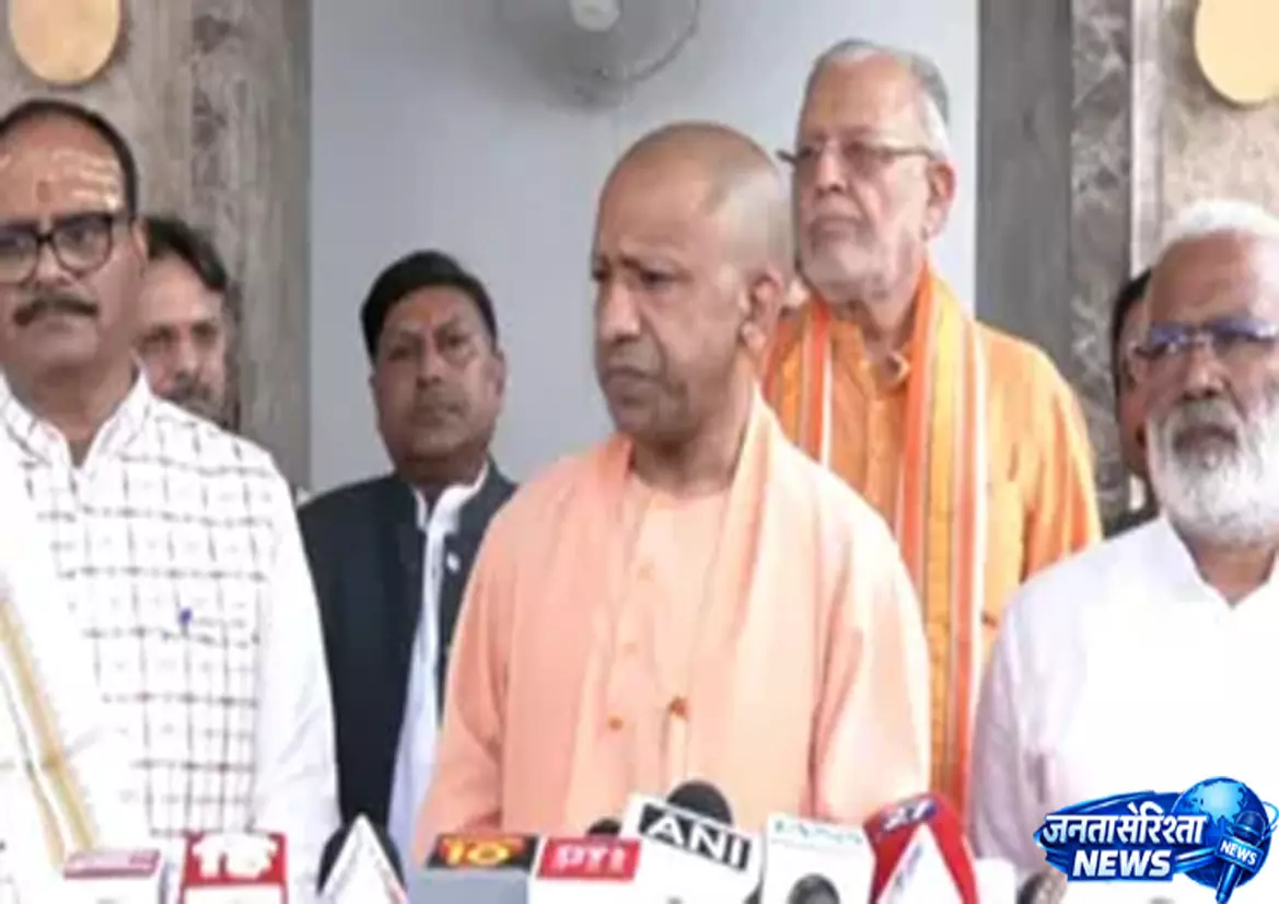 सदन में हंगामे पर योगी का वार, बोले- विपक्ष ने लोकतंत्र की मर्यादा तोड़ी सदन में हंगामे पर योगी का वार, बोले- विपक्ष ने लोकतंत्र की मर्यादा तोड़ी