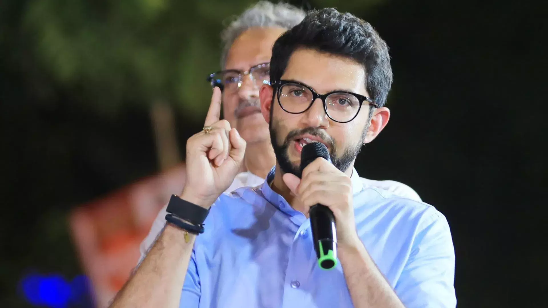 Mumbai: सरकार पर जमीन हड़पने का आरोप, आदित्य ठाकरे ने उठाए सवाल Mumbai: सरकार पर जमीन हड़पने का आरोप, आदित्य ठाकरे ने उठाए सवाल