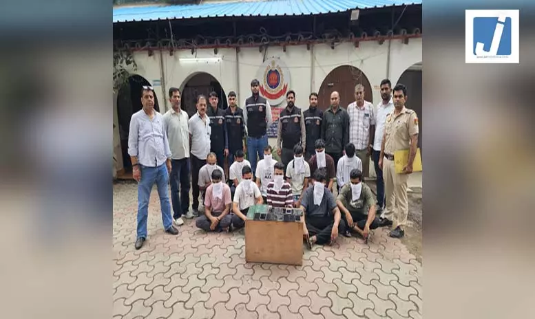 पुलिस ने वीजा शर्तों का उल्लंघन करने के आरोप में 11 बांग्लादेशी नागरिकों को हिरासत में लिया पुलिस ने वीजा शर्तों का उल्लंघन करने के आरोप में 11 बांग्लादेशी नागरिकों को हिरासत में लिया