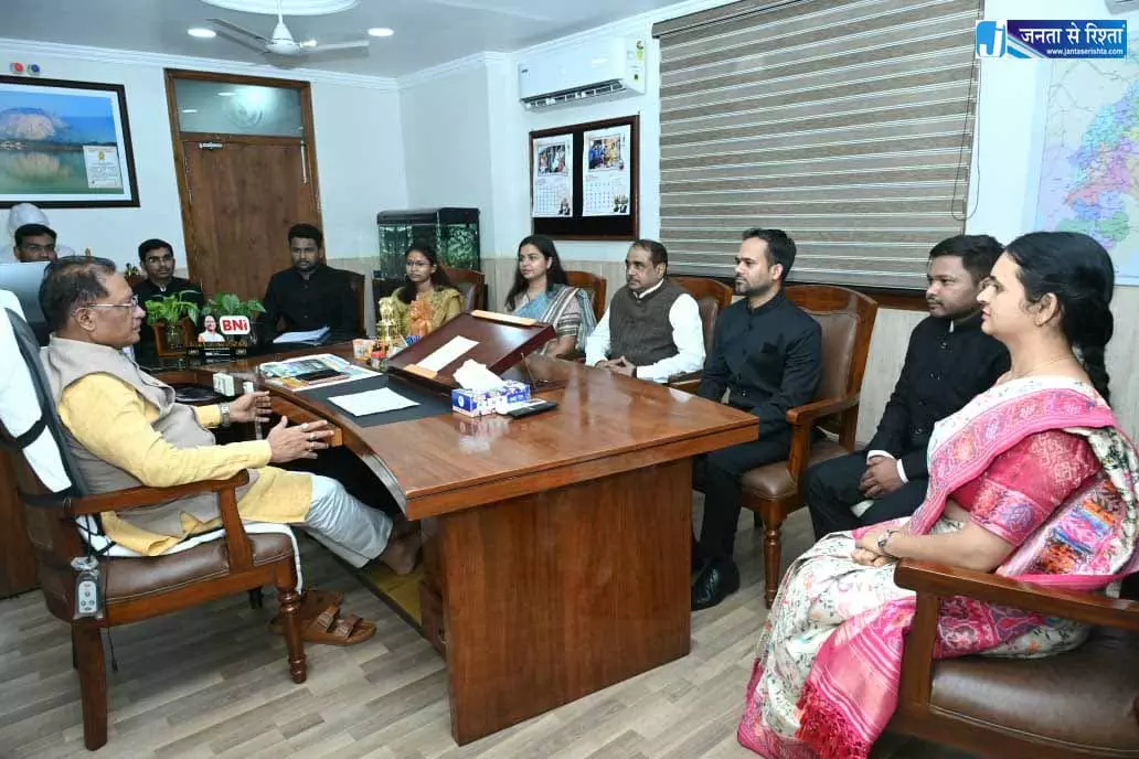 कर्तव्यनिष्ठ होकर जनसेवा एवं सुशासन के लिए जमीनी स्तर पर करें बेहतर कार्य : CM विष्णुदेव साय कर्तव्यनिष्ठ होकर जनसेवा एवं सुशासन के लिए जमीनी स्तर पर करें बेहतर कार्य : CM विष्णुदेव साय