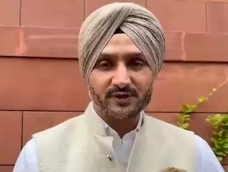 पीएम मोदी से मिलना सौभाग्य, गृह मंत्री शाह से पंजाब में खेलों के विकास पर चर्चा हुई: हरभजन सिंह पीएम मोदी से मिलना सौभाग्य, गृह मंत्री शाह से पंजाब में खेलों के विकास पर चर्चा हुई: हरभजन सिंह