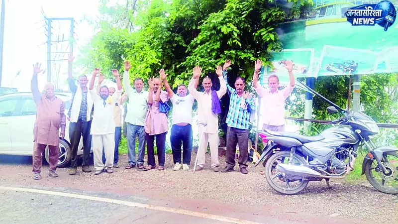बिजली के अघोषित कटों से भडक़े लोगों ने किया प्रदर्शन बिजली के अघोषित कटों से भडक़े लोगों ने किया प्रदर्शन