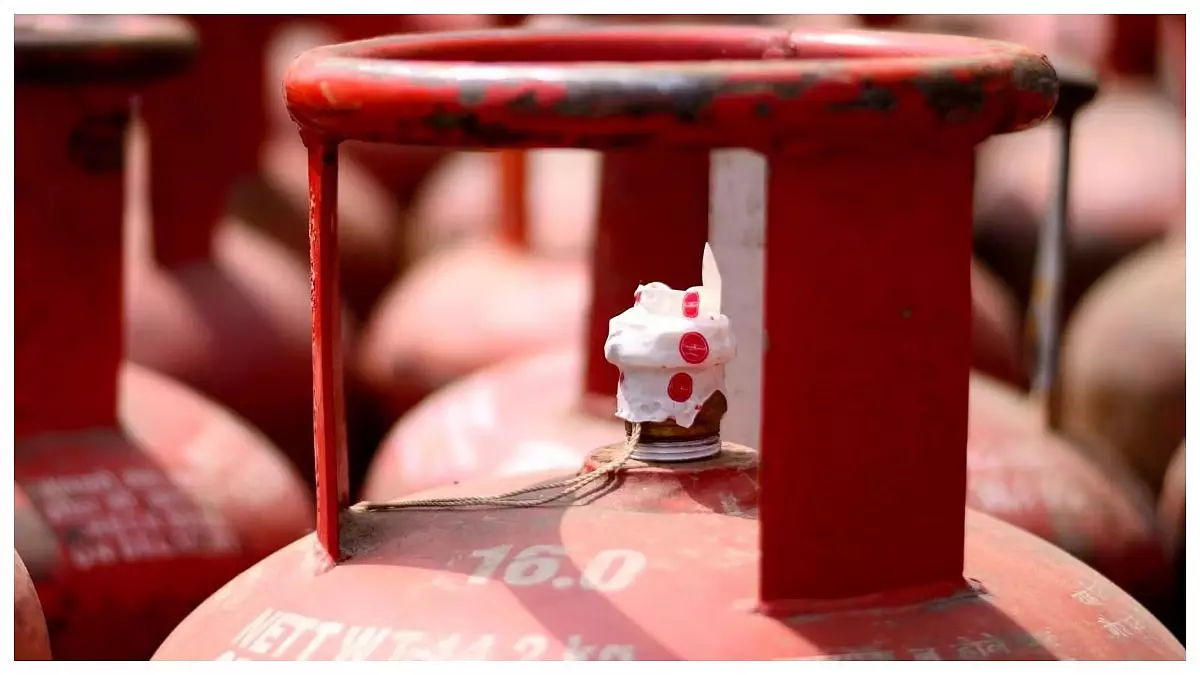 भारत बनाएगा बड़ा ऊर्जा भंडार, LPG-गैस सुरक्षा योजना को मिलेगी मजबूती भारत बनाएगा बड़ा ऊर्जा भंडार, LPG-गैस सुरक्षा योजना को मिलेगी मजबूती