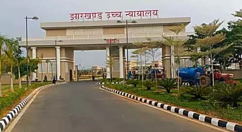 झारखंड हाई कोर्ट ने सरकार की बुलडोजर कार्रवाई को ठहराया गलत, दुकानदार को मुआवजा देने का आदेश झारखंड हाई कोर्ट ने सरकार की बुलडोजर कार्रवाई को ठहराया गलत, दुकानदार को मुआवजा देने का आदेश