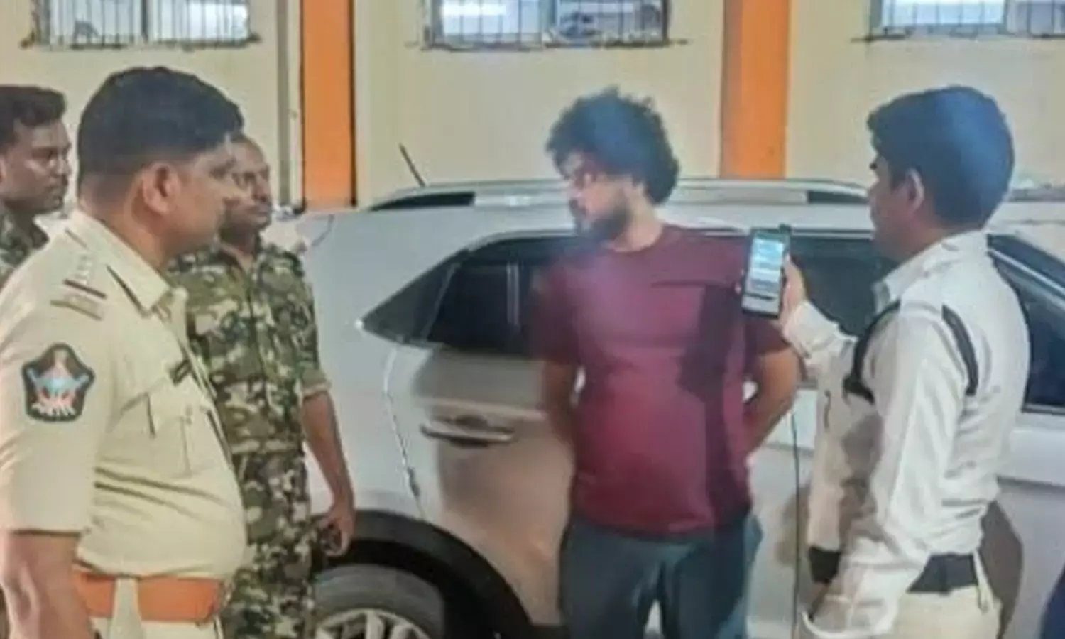 Andhra: पुलिस जिले भर में ऑपरेशन नाइट सेफ्टी चला रही है Andhra: पुलिस जिले भर में ऑपरेशन नाइट सेफ्टी चला रही है