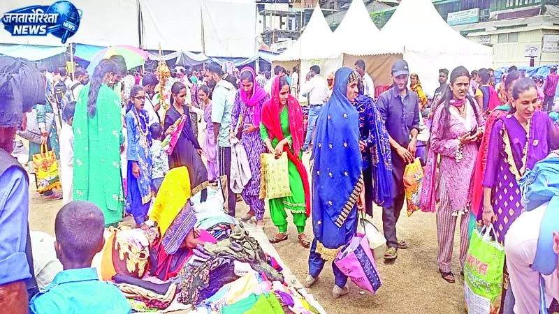 मिंजर मेला खत्म, बाजार गुलजार, उमड़ी भीड़ मिंजर मेला खत्म, बाजार गुलजार, उमड़ी भीड़