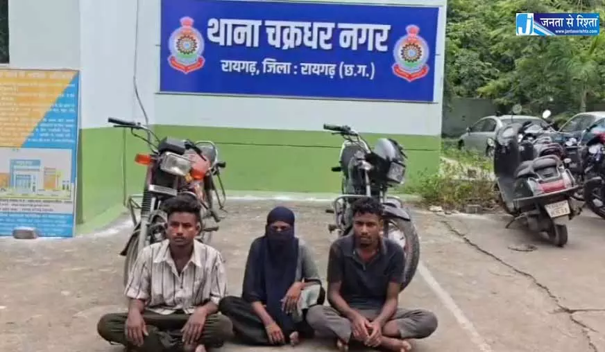 48 घंटे में डबल चोरी का खुलासा, महिला समेत 4 आरोपी गिरफ्तार 48 घंटे में डबल चोरी का खुलासा, महिला समेत 4 आरोपी गिरफ्तार