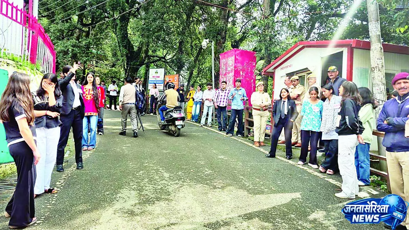एचपीयू में बढ़ी फीस पर ‘दंगल’, छात्र गुस्सा एचपीयू में बढ़ी फीस पर ‘दंगल’, छात्र गुस्सा