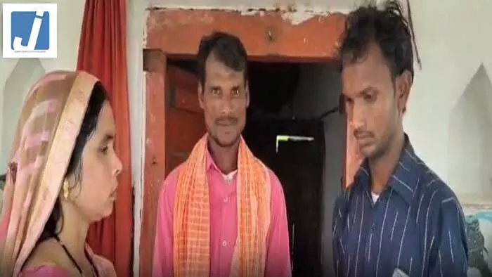 पति ने पत्नी के प्रेम-प्रसंग से तंग आकर शादी प्रेमी के साथ कराई, हैं पांच बच्चे पति ने पत्नी के प्रेम-प्रसंग से तंग आकर शादी प्रेमी के साथ कराई, हैं पांच बच्चे