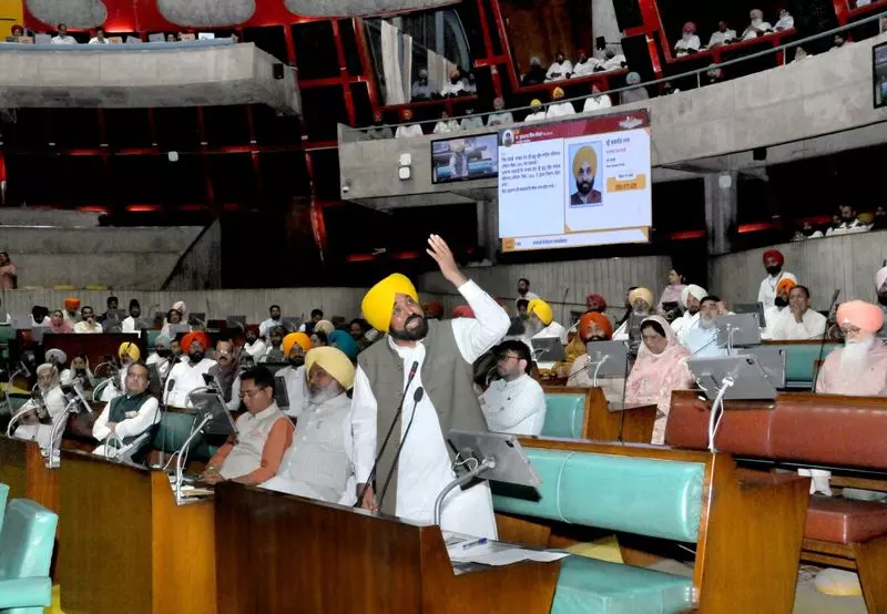 Chandigarh: पंजाब विधानसभा में बेअदबी कानून को लेकर हंगामा, कार्यवाही प्रभावित Chandigarh: पंजाब विधानसभा में बेअदबी कानून को लेकर हंगामा, कार्यवाही प्रभावित
