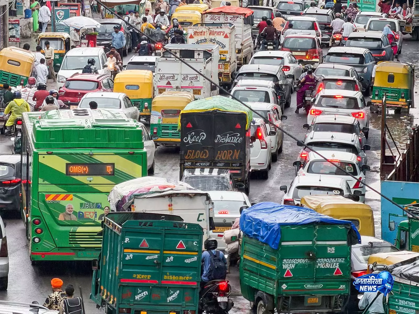 Delhi Traffic Police ने ग्रीन कॉरिडोर बनाकर लीवर प्रत्यारोपण मरीज को समय पर एयरपोर्ट पहुंचाया Delhi Traffic Police ने ग्रीन कॉरिडोर बनाकर लीवर प्रत्यारोपण मरीज को समय पर एयरपोर्ट पहुंचाया