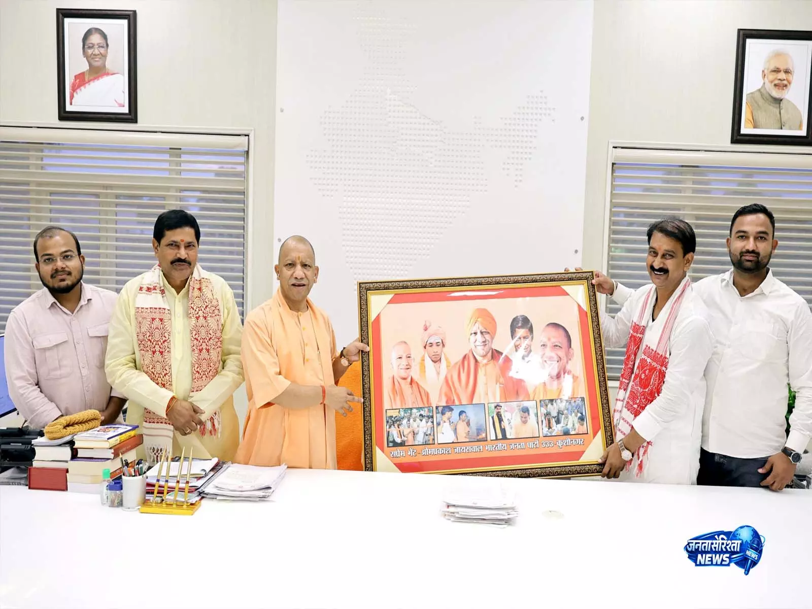 CM योगी से कुशीनगर विधायक विनय प्रकाश गोंड की शिष्टाचार मुलाकात CM योगी से कुशीनगर विधायक विनय प्रकाश गोंड की शिष्टाचार मुलाकात