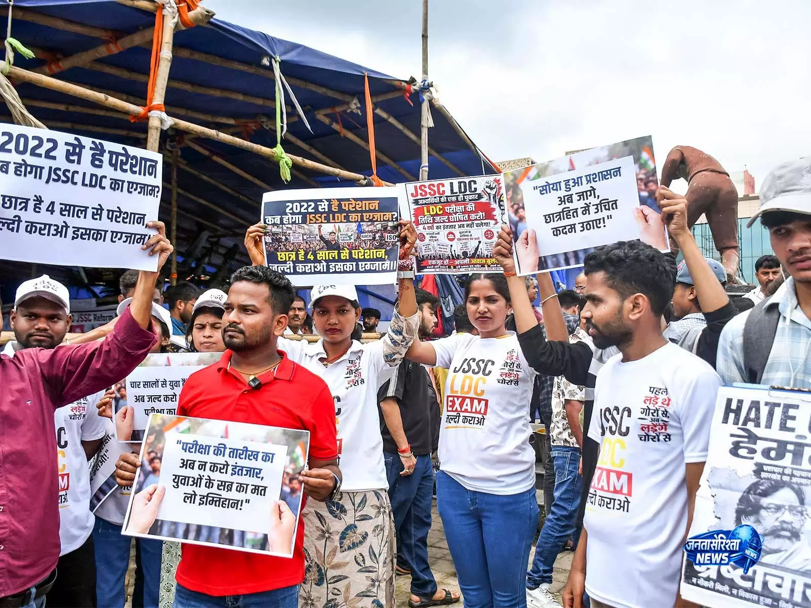 झारखंड JPSC-JSSC आंदोलन का 12वां दिन, सरकार ने वार्ता का दिया न्योता झारखंड JPSC-JSSC आंदोलन का 12वां दिन, सरकार ने वार्ता का दिया न्योता
