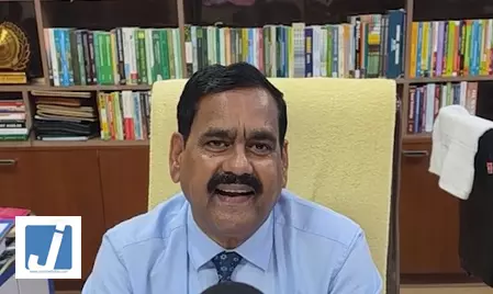 जेनजी से संवाद जरूरी, कृषि में रोजगार और बिजनेस के लिए युवाओं को मिले सही दिशा : बीएयू के वाइस-चांसलर जेनजी से संवाद जरूरी, कृषि में रोजगार और बिजनेस के लिए युवाओं को मिले सही दिशा : बीएयू के वाइस-चांसलर