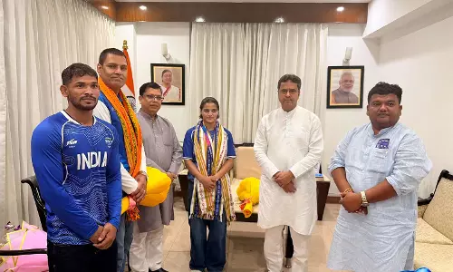 त्रिपुरा के CM माणिक साहा ने राष्ट्रमंडल खेलों के जूडो स्वर्ण पदक के लिए अस्मिता डे को किया सम्मानित