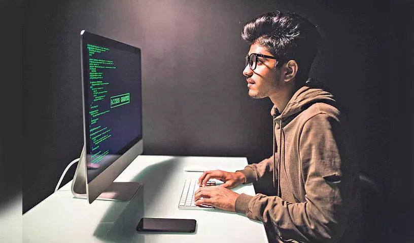 कोडिंग से आगे बढ़ा टेक जगत, एंट्री-लेवल नौकरियों में चुपचाप हो रहा बड़ा बदलाव कोडिंग से आगे बढ़ा टेक जगत, एंट्री-लेवल नौकरियों में चुपचाप हो रहा बड़ा बदलाव