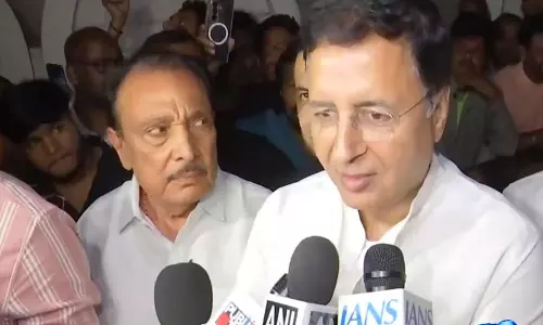 सुरजेवाला और कर्नाटक CM ने वरिष्ठ विधायक एम. कृष्णप्पा से की मुलाकात, राजनीतिक मुद्दों पर चर्चा