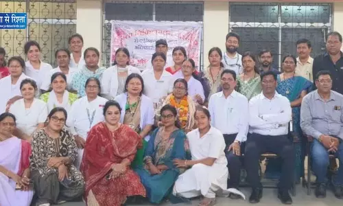 हजारों चेहरों पर मुस्कान लाने वाली नर्स रिटायर, भावुक हुए स्टाफ हजारों चेहरों पर मुस्कान लाने वाली नर्स रिटायर, भावुक हुए स्टाफ