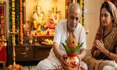 कलश स्थापना में नारियल की दिशा क्यों मानी जाती है खास? प्राचीन श्लोक में बताया गया महत्व