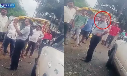 तहसीलदार और ग्रामीण के बीच जमकर विवाद, अभद्र व्यवहार का आरोप