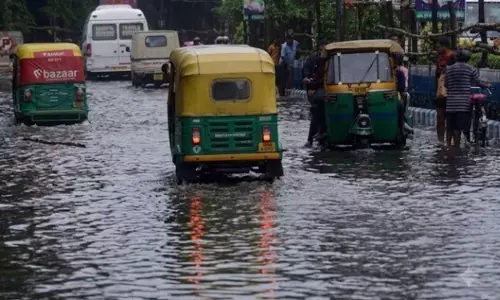 भारी बारिश से Bhubaneswar बेहाल, जलभराव ने जनजीवन किया अस्त-व्यस्त