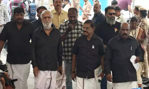 तमिलनाडु: कृषि बजट से पहले DMK विधायकों ने काली शर्ट पहनी तमिलनाडु: कृषि बजट से पहले DMK विधायकों ने काली शर्ट पहनी