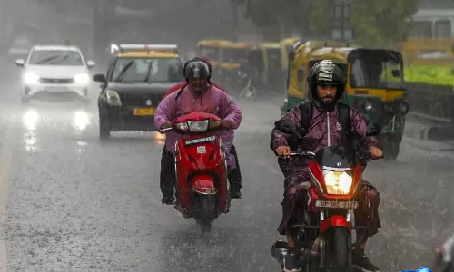 दिल्ली-NCR में सुबह-सुबह झमाझम बारिश, मानसून की सक्रियता से मौसम हुआ सुहाना