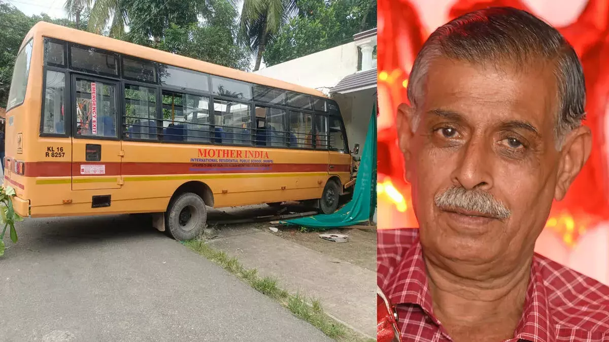 स्कूल बस ड्राइवर की स्टीयरिंग व्हील पर गिरकर मौत; चार छात्र घायल स्कूल बस ड्राइवर की स्टीयरिंग व्हील पर गिरकर मौत; चार छात्र घायल