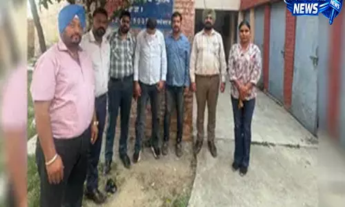 गिरफ्तारी का डर दिखाकर वसूली का आरोप, विजिलेंस ने पुलिस कर्मचारियों पर कसा शिकंजा गिरफ्तारी का डर दिखाकर वसूली का आरोप, विजिलेंस ने पुलिस कर्मचारियों पर कसा शिकंजा
