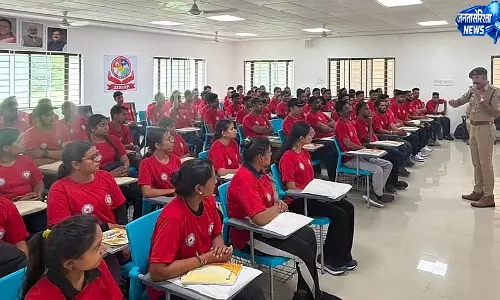 इंदौर में आपदा मित्रों की नई टीम तैयार इंदौर में आपदा मित्रों की नई टीम तैयार
