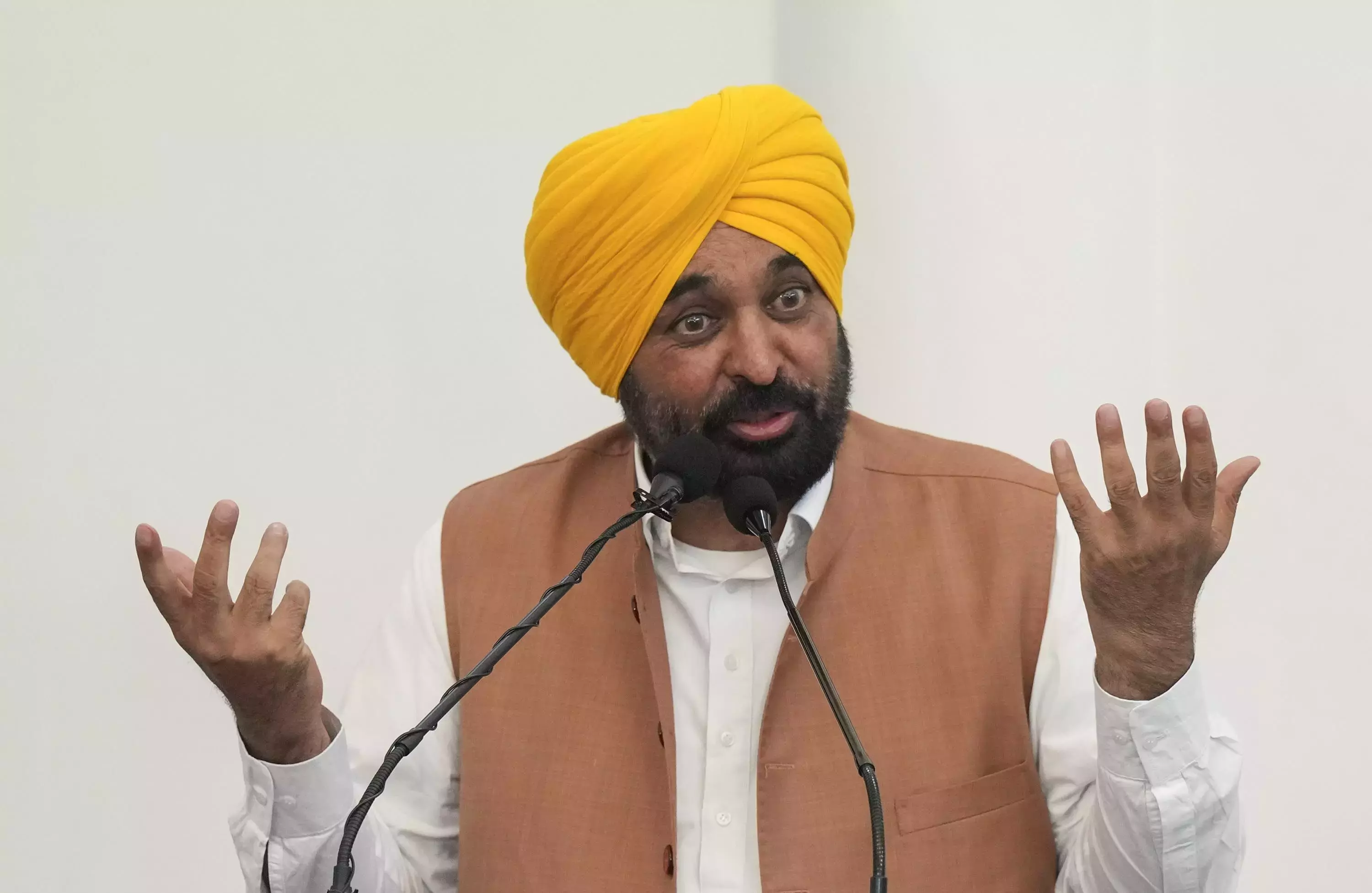 Chandigarh: गौशालाओं के बिजली बिल माफ, पंजाब सरकार का बड़ा फैसला Chandigarh: गौशालाओं के बिजली बिल माफ, पंजाब सरकार का बड़ा फैसला