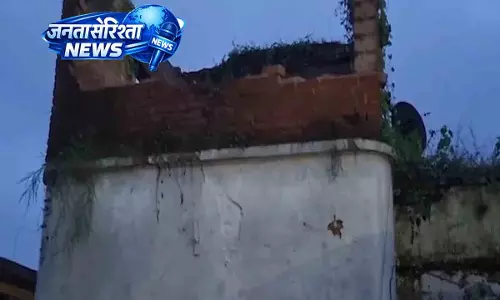 Pratapgarh: भारी बारिश में 100 साल पुराना मकान गिरा, 6 की मौत