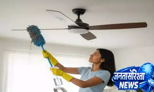 पंखे की जिद्दी धूल हटाने का आसान हैक, बिना सीढ़ी मिनटों में करें सफाई