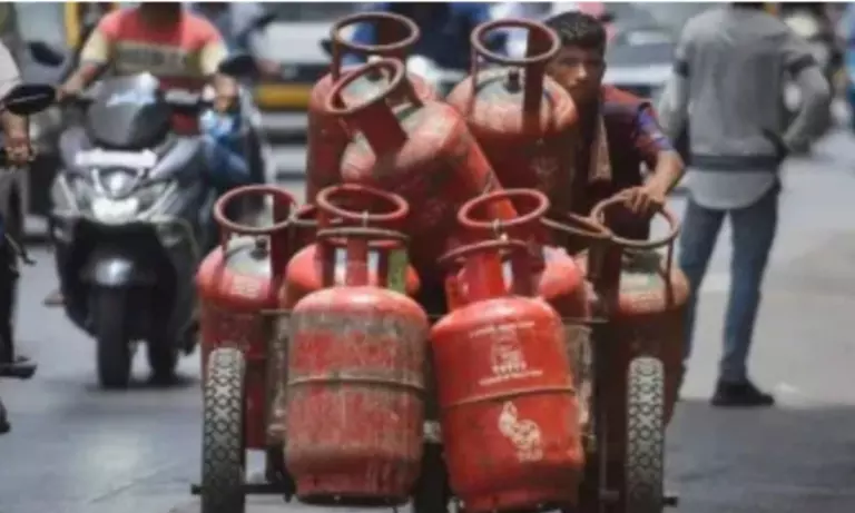 Assam: LPG सब्सिडी के लिए 16 अगस्त तक आधार e-KYC अनिवार्य Assam: LPG सब्सिडी के लिए 16 अगस्त तक आधार e-KYC अनिवार्य