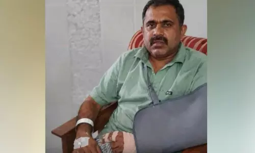 ओमालूर हादसा: MLA अबिन वर्की समेत पांच घायल, अस्पताल में भर्ती ओमालूर हादसा: MLA अबिन वर्की समेत पांच घायल, अस्पताल में भर्ती