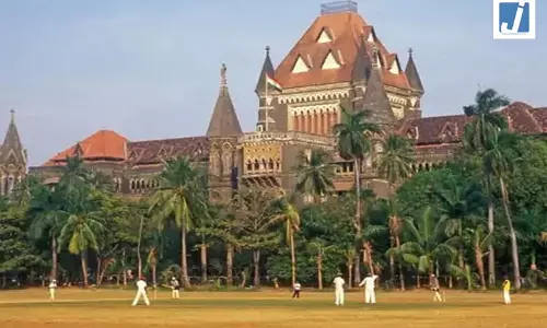 हाईकोर्ट ने हड़ताल कर रहे डॉक्टरों को लगाई फटकार, काम पर तुरंत लौटने का दिया आदेश हाईकोर्ट ने हड़ताल कर रहे डॉक्टरों को लगाई फटकार, काम पर तुरंत लौटने का दिया आदेश