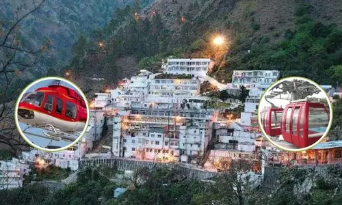 सुहाने मौसम के बीच मां वैष्णो देवी यात्रा जारी सुहाने मौसम के बीच मां वैष्णो देवी यात्रा जारी