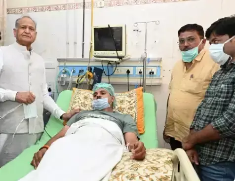Jaipur: गहलोत से बातचीत के बाद शुभम रेवाड़ ने तोड़ा आमरण अनशन