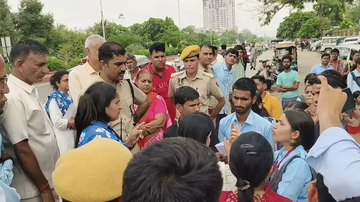 Jaipur: शिक्षण व्यवस्था के विरोध में मूक-बधिर विद्यालय के छात्र सड़क पर