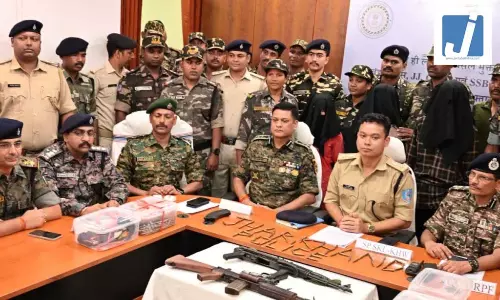 बड़ी नक्सली साजिश नाकाम, हथियारों का जखीरा बरामद बड़ी नक्सली साजिश नाकाम, हथियारों का जखीरा बरामद