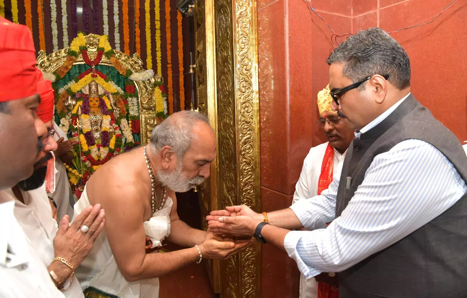 Telangana: संजय जाजू ने सचिवालय में बोनालू समारोह में भाग लिया Telangana: संजय जाजू ने सचिवालय में बोनालू समारोह में भाग लिया