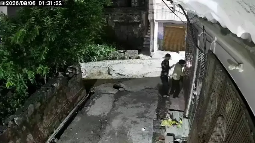 Nuh: ताला तोड़कर घर में घुसे चोर, लाखों के गहने और नकदी ले गए Nuh: ताला तोड़कर घर में घुसे चोर, लाखों के गहने और नकदी ले गए
