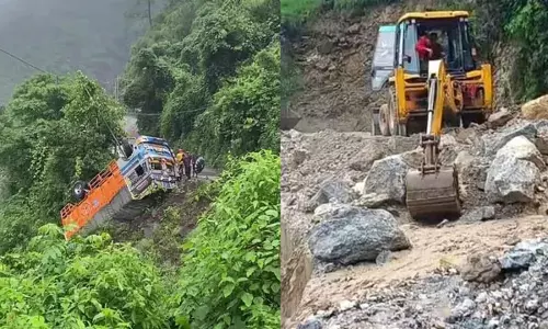 सिरमौर में बारिश का कहर, 28 सड़कें बंद; 4.12 करोड़ का नुकसान सिरमौर में बारिश का कहर, 28 सड़कें बंद; 4.12 करोड़ का नुकसान