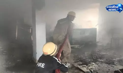 सेलाकुई हॉस्टल में सिलिंडर विस्फोट से लगी आग सेलाकुई हॉस्टल में सिलिंडर विस्फोट से लगी आग