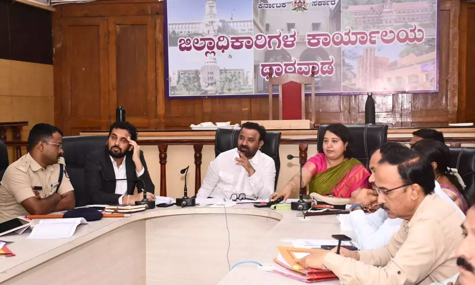 Karnataka: संतोष लाड ने सूखे की तैयारियों की समीक्षा की, समय पर कृषि इनपुट आपूर्ति पर जोर दिया Karnataka: संतोष लाड ने सूखे की तैयारियों की समीक्षा की, समय पर कृषि इनपुट आपूर्ति पर जोर दिया