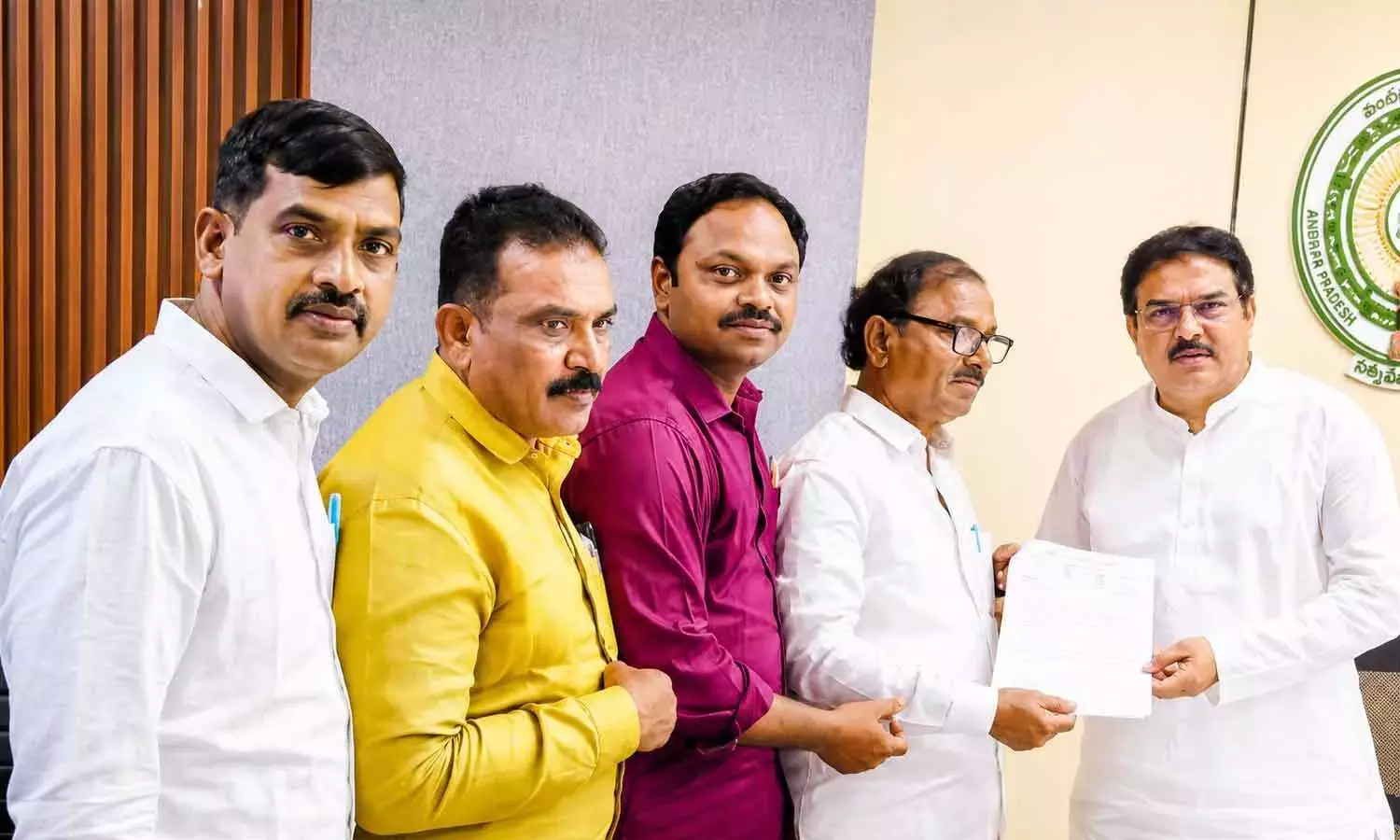 Andhra: एग्रीगोल्ड पीड़ितों ने सरकार से हाई-लैंड और याराडा पर्यटन परियोजनाओं का अधिग्रहण करने का आग्रह किया