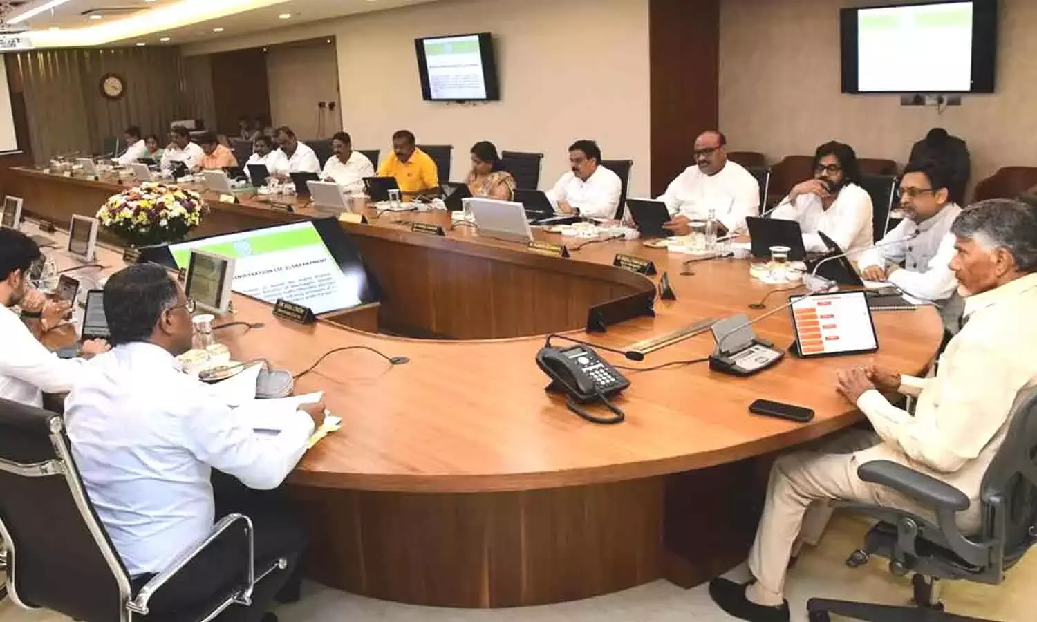 Andhra: एपी कैबिनेट ने कई प्रमुख मुद्दों को मंजूरी और पहल दी Andhra: एपी कैबिनेट ने कई प्रमुख मुद्दों को मंजूरी और पहल दी