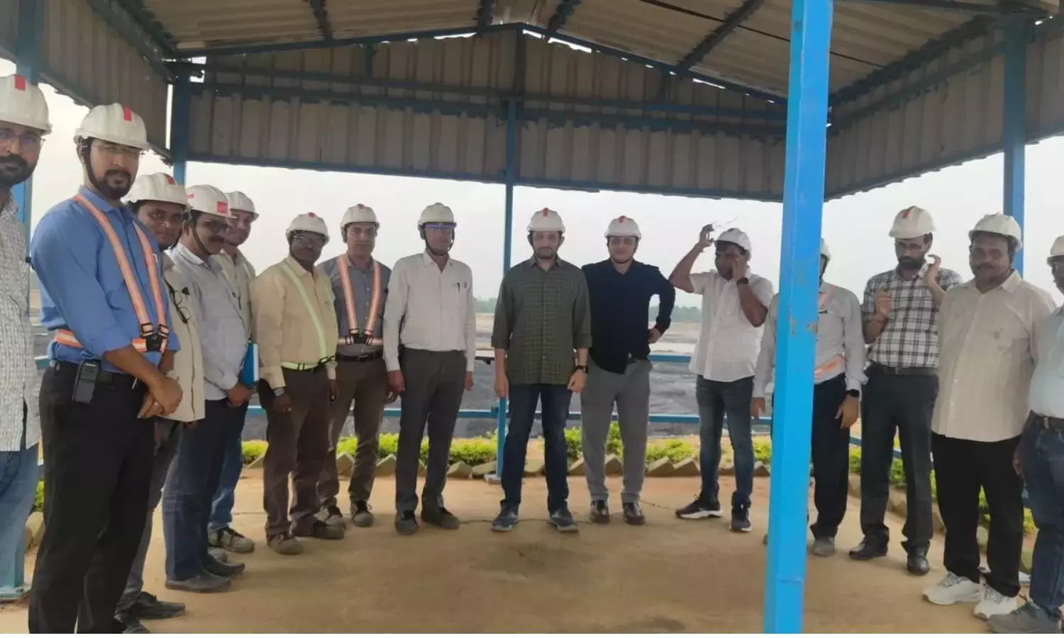 SCCL ने ओडिशा की नैनी खदान से 12,000 टन कोयले के दैनिक परिवहन का लक्ष्य रखा है SCCL ने ओडिशा की नैनी खदान से 12,000 टन कोयले के दैनिक परिवहन का लक्ष्य रखा है
